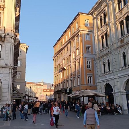 Casa Vacanze Trieste - Vista Piazza Unita Ngoại thất bức ảnh